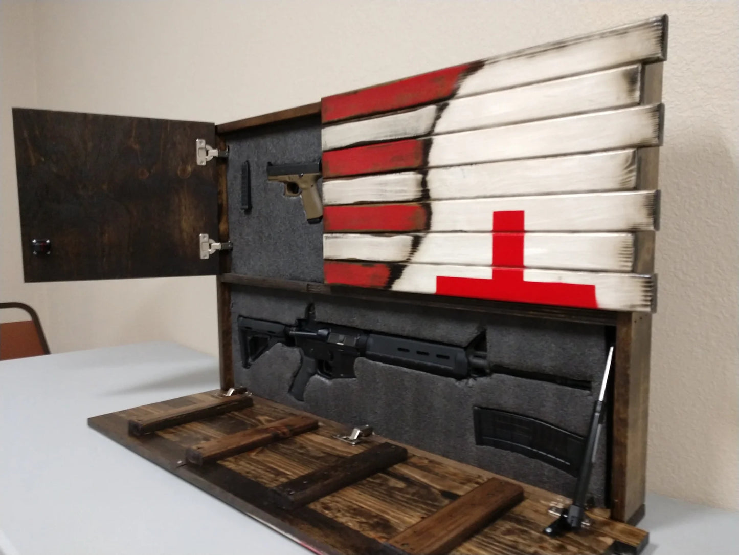 Premium Dual-Compartment Gun Case – Half Flag & Logo Design